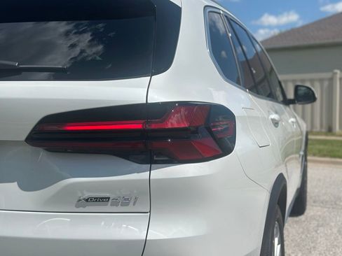 Used 2026 BMW X5 xDrive40i w/ Premium Package AWD/4WD image 13
