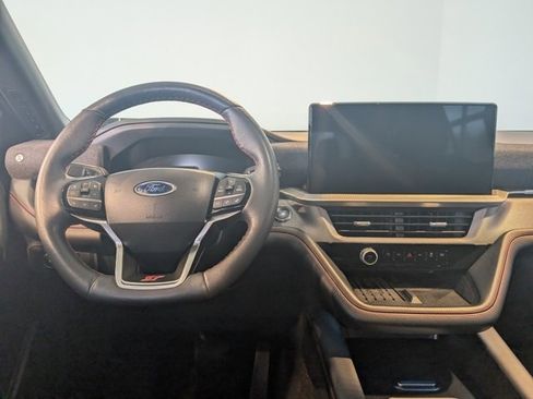 Used 2025 Ford Explorer ST image 9