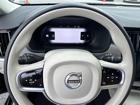 Used 2025 Volvo V90 B6 Cross Country Plus AWD/4WD image 32