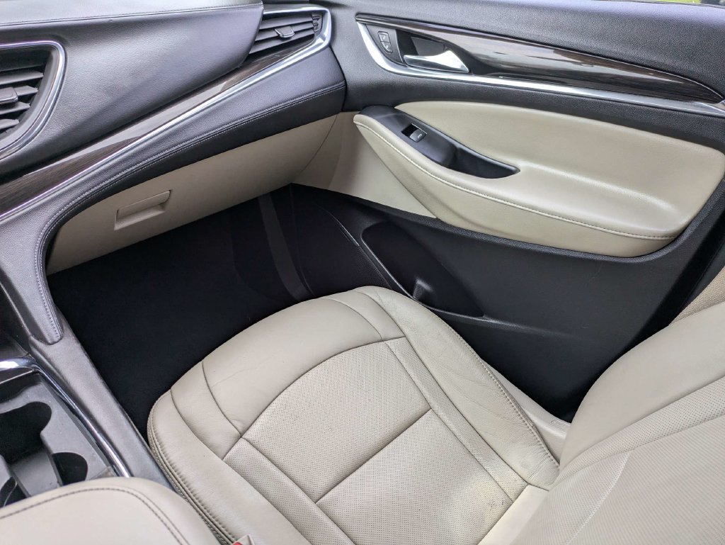 Used 2019 Buick Enclave Essence FWD image 17