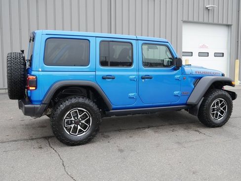 Used 2024 Jeep Wrangler Unlimited Rubicon w/ Convenience Group image 8