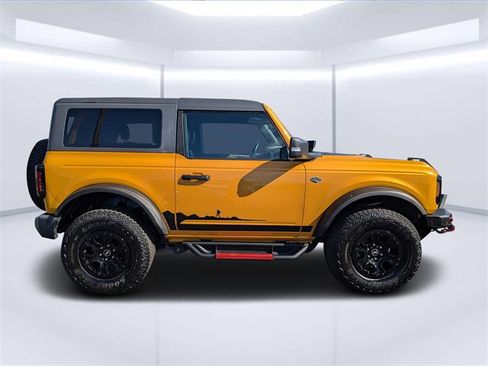 Used 2022 Ford Bronco Wildtrak image 2