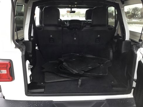 Used 2019 Jeep Wrangler Unlimited Sahara w/ Quick Order Package 24M Moab image 18