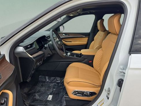 New 2025 Jeep Grand Cherokee Summit w/ MOPAR Finishing Package image 10