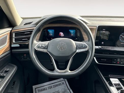 Used 2024 Volkswagen Atlas SE AWD/4WD image 12