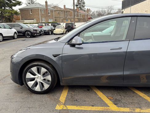 Used 2020 Tesla Model Y Long Range image 21