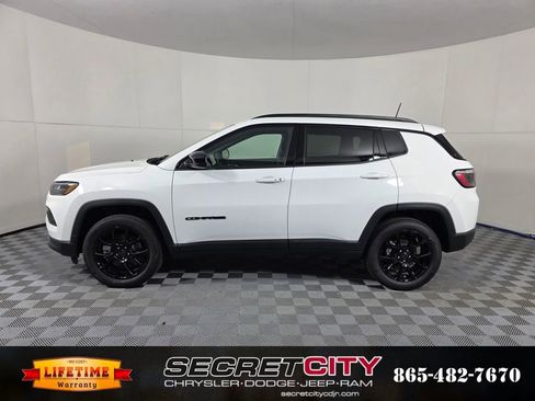 New 2026 Jeep Compass Latitude image 4