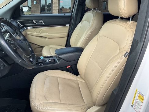 Used 2017 Ford Explorer Limited w/ Equipment Group 303A AWD/4WD image 9