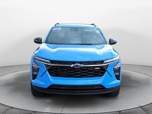 Used 2024 Chevrolet Trax RS w/ Driver Confidence Package FWD image 2