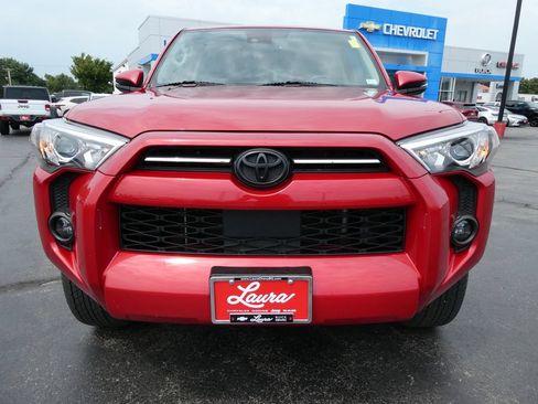 Used 2021 Toyota 4Runner SR5 Premium w/ Moonroof Package AWD/4WD image 10