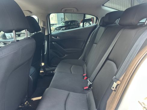 Used 2018 MAZDA MAZDA3 Sport FWD image 10