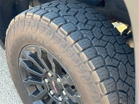 Used 2022 GMC Sierra 1500 AT4X image 10