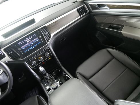 Certified 2023 Volkswagen Atlas SE w/ Panoramic Sunroof Package image 11