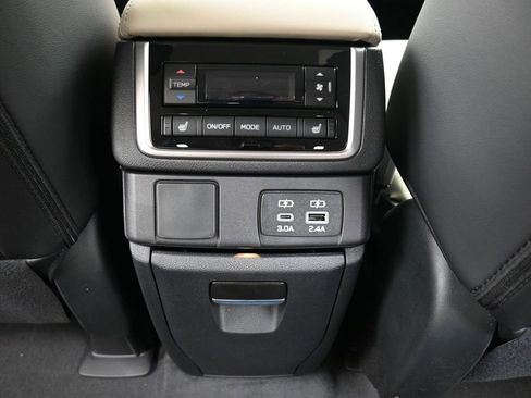 New 2025 Subaru Ascent Limited image 17