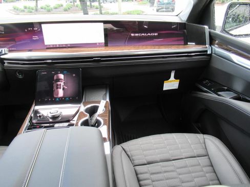 New 2026 Cadillac Escalade Platinum Sport w/ LPO, ONYX Package AWD/4WD image 15