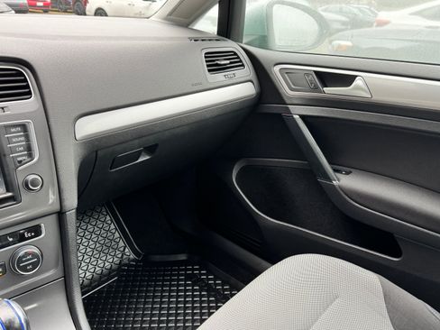 Used 2016 Volkswagen e-Golf SE w/ DC Fast Charging Package image 28