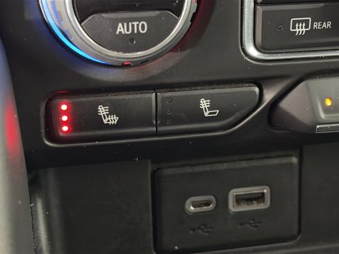 Used 2022 Chevrolet Tahoe Z71 w/ Luxury Package image 28