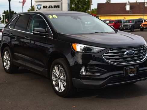 Used 2024 Ford Edge Titanium image 6