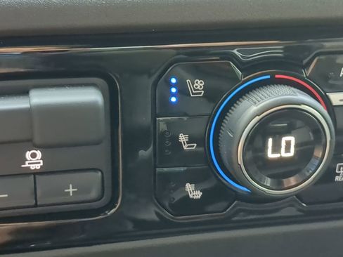 Used 2024 Chevrolet Silverado 2500 ZR2 w/ Technology Package image 22