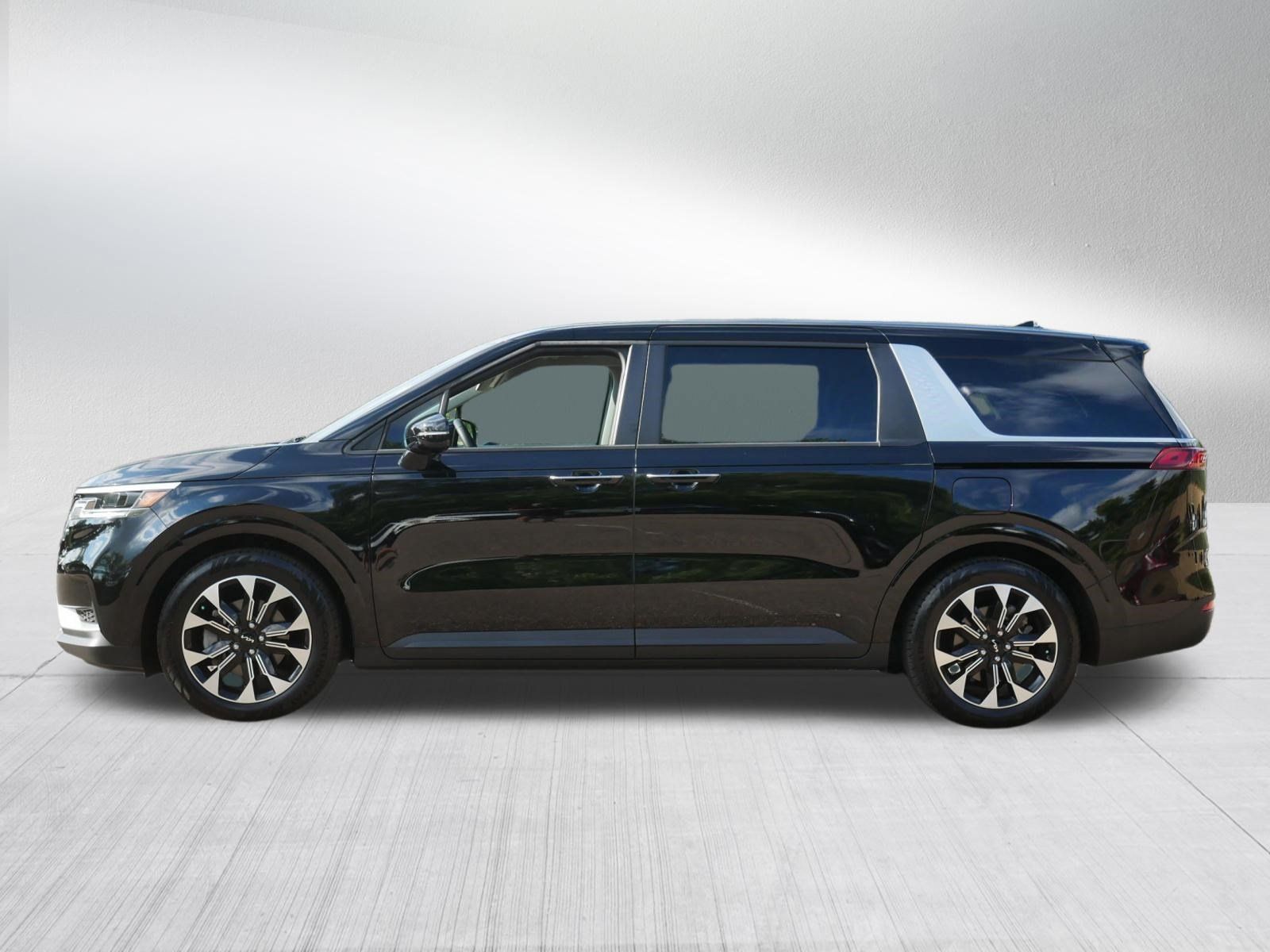 Certified 2023 Kia Carnival EX FWD image 4