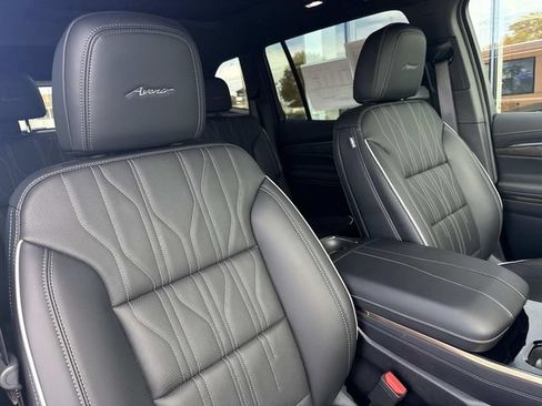 Used 2026 Buick Enclave Avenir w/ Super Cruise Package AWD/4WD image 23