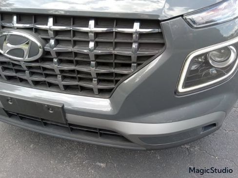 Used 2024 Hyundai Venue Limited FWD image 7