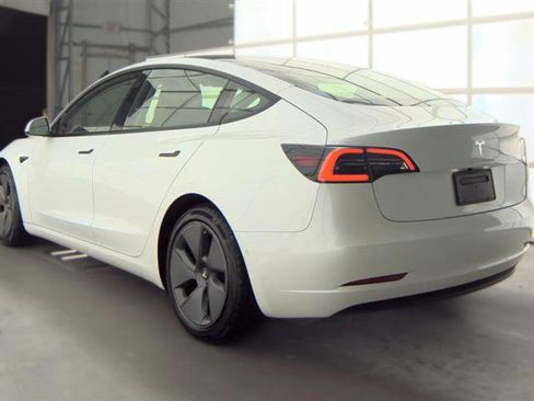 Used 2021 Tesla Model 3 Standard Range Plus RWD image 9