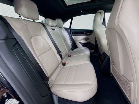 Certified 2025 Porsche Macan Electric image 29