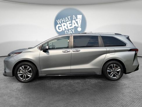Used 2024 Toyota Sienna Limited AWD/4WD image 6