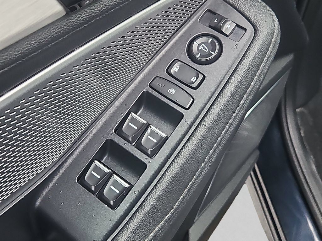 Used 2025 Acura MDX SH-AWD image 27