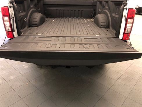 Used 2022 Ford F250 XLT w/ Black Appearance Package image 8