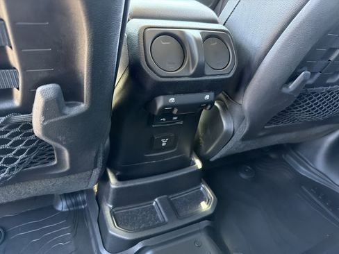 Used 2018 Jeep Wrangler Unlimited Rubicon AWD/4WD image 13