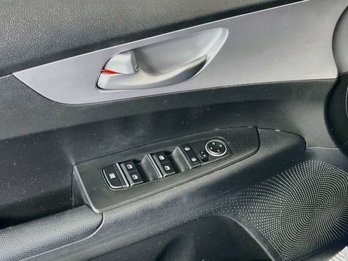 Certified 2023 Kia Forte LXS FWD image 11