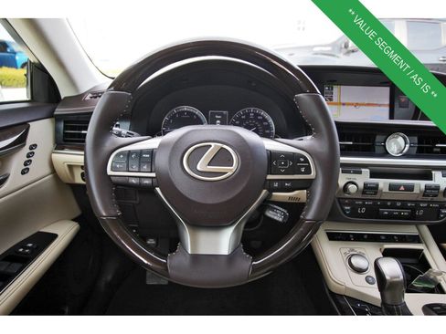 Used 2018 Lexus ES 350 w/ Luxury Package w/Wood Trim FWD image 16