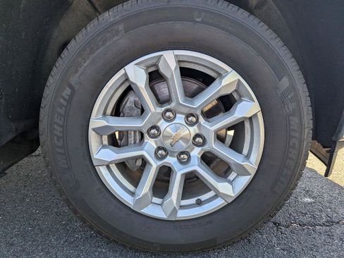 Used 2024 Chevrolet Silverado 1500 LT AWD/4WD image 10