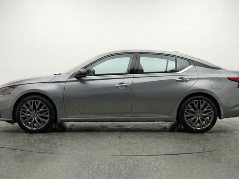 Used 2025 Nissan Altima 2.5 SV FWD image 5