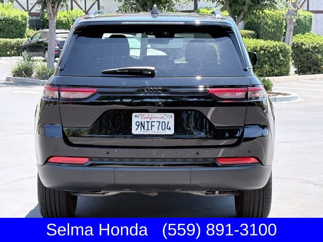 Used 2025 Jeep Grand Cherokee Altitude AWD/4WD image 6