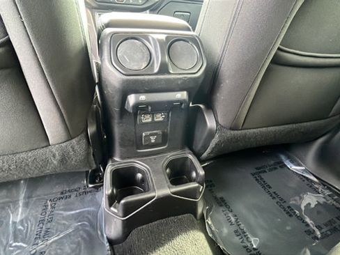Used 2018 Jeep Wrangler Unlimited Sahara w/ Uconnect 4C Nav & Sound Group AWD/4WD image 23