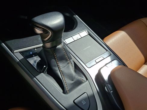 Used 2022 Lexus UX 200 w/ Accessory Package (Z1) FWD image 15
