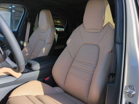 New 2026 Porsche Cayenne Coupe AWD/4WD image 5