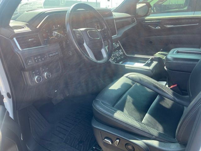 Used 2022 GMC Yukon XL Denali AWD/4WD image 6