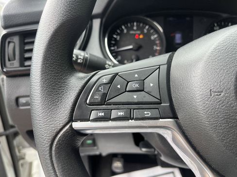 Used 2018 Nissan Rogue S AWD/4WD image 32