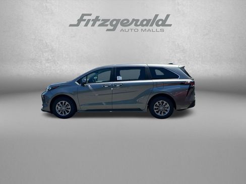 Used 2026 Toyota Sienna LE FWD image 5