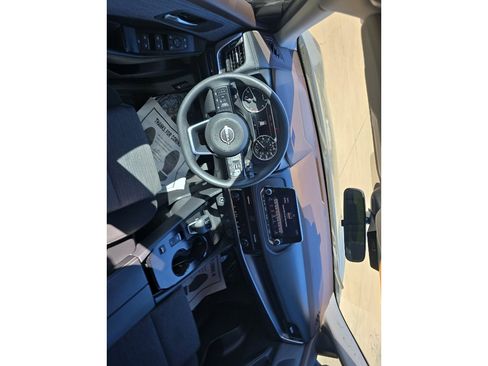 Used 2023 Nissan Rogue SV image 9