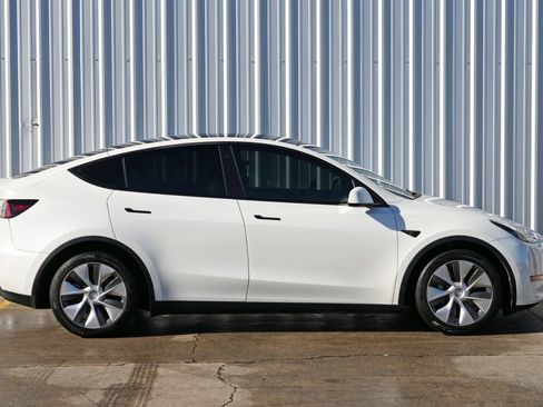 Used 2021 Tesla Model Y Long Range image 54