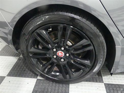 Used 2018 Jaguar XE Prestige AWD/4WD image 16