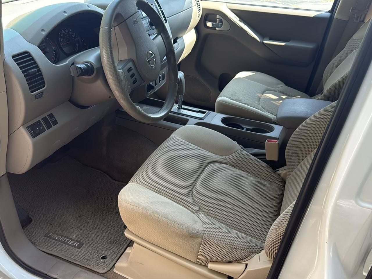 Used 2012 Nissan Frontier SV AWD/4WD image 9