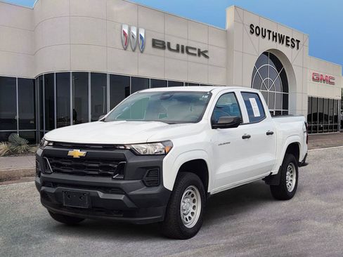 Used 2024 Chevrolet Colorado W/T w/ WT Convenience Package II AWD/4WD image 2
