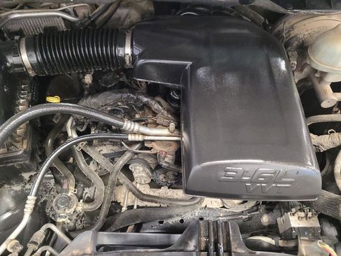 Used 2016 RAM 1500 Classic SLT RWD image 30