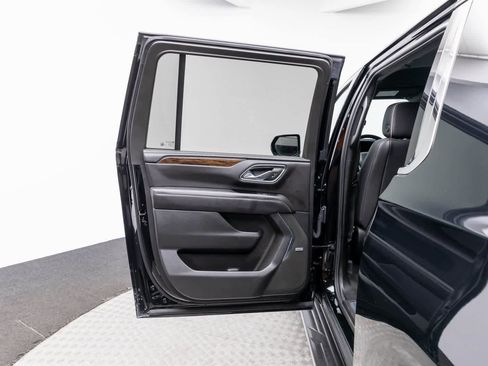 Used 2024 Chevrolet Suburban Premier image 34